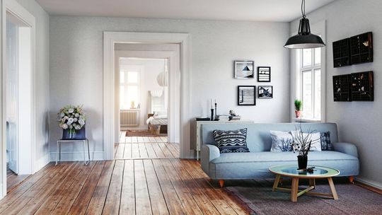 Co lepsze — deska barlinecka czy panele podłogowe?