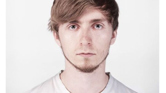 Co ukrywa twarz? Niezwykła wystawa w Galerii Bliżej