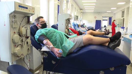 Coraz więcej osób oddaje osocze