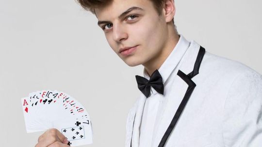 Czarek Czaruje w „Mam Talent!” powalczy o finał