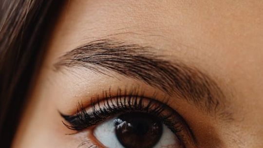 Czarne soczewki kontaktowe – co warto wiedzieć przed ich użyciem?