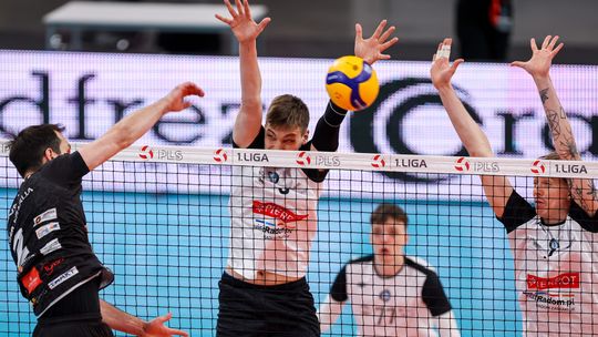 Jeden set to za mało. Mickiewicz przerwał serię Czarnych