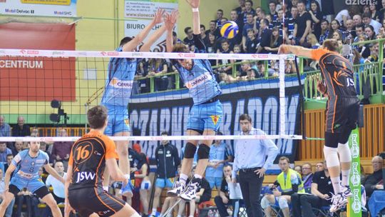 Czarni jak Węgiel? Nie, słabsi...