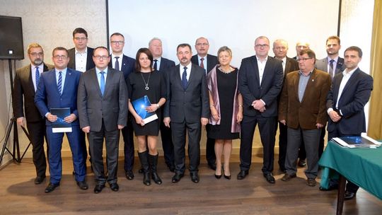 Czarni wspierani przez region