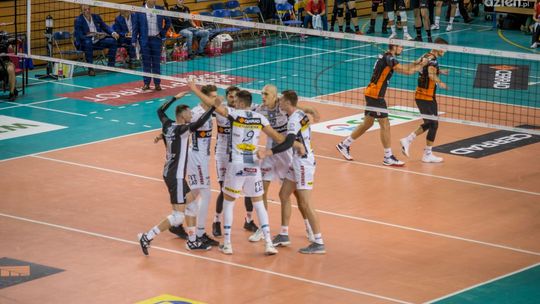 Czarni wygrali i awansowali na podium