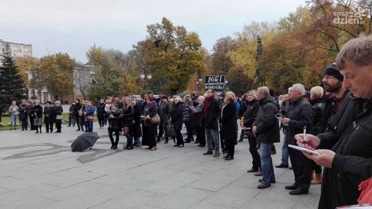 #CzarnyProtest przed Urzędem Miejskim
