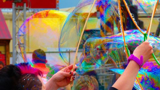 Czego potrzebuje animator? Profesjonalne artykuły dla animatorów do organizacji zabawy