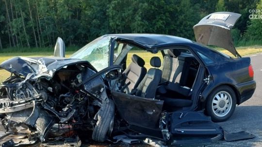 Czołowe zderzenie. Jeden z kierujących zmarł