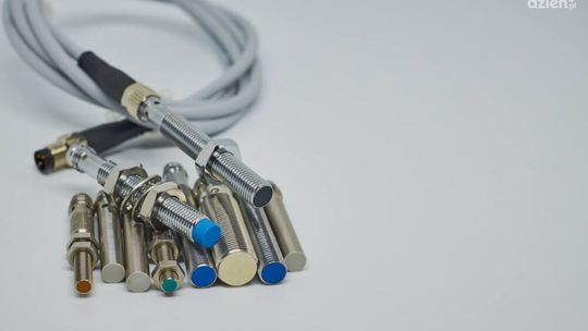 Czujnik magnetyczny – niezbędny komponent nowoczesnej automatyki przemysłowej