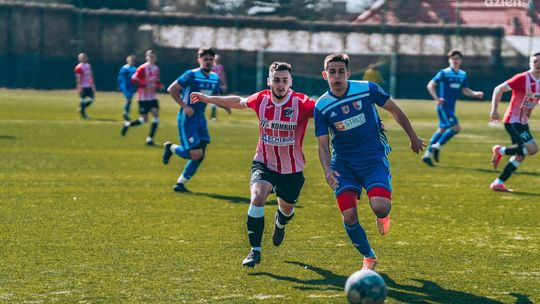 Czwartoligowcy z regionu przegrali swoje mecze. Awans Oskarowi Przysucha się oddalił