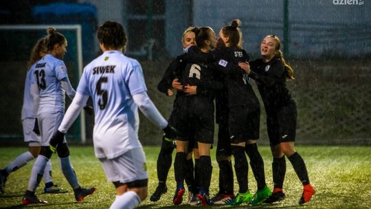 Czwórka wygrywa w górach