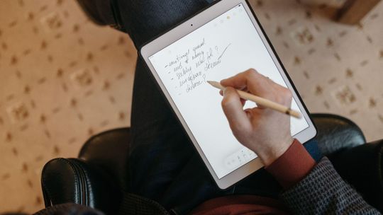 Czy długopis do tabletu ułatwia naukę i pracę zdalną?