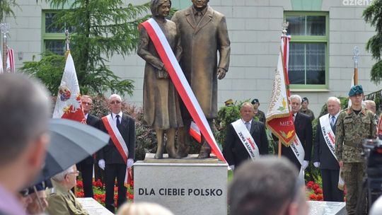 Czy miasto będzie utrzymywać pomnik pary prezydenckiej?