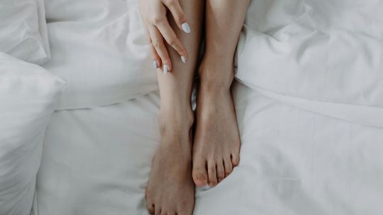 Czy plastyka wałów okołopaznokciowych jest bolesna?