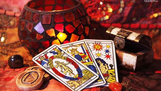 Czy Polacy wierzą we wróżby? Analiza społecznych przekonań na temat wróżb i magii