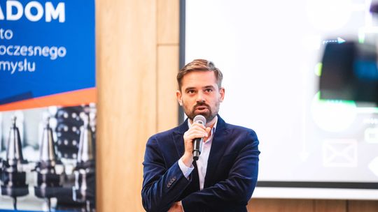 „Czy przez AI zwolnimy wszystkich?”. Radomscy przedsiębiorcy rozmawiali o sztucznej inteligencji