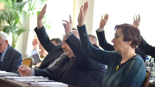 Czy radni przegłosują obniżki cen za śmieci?