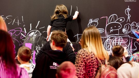 Czy sztuka współczesna może zachwycić dziecko? Czy sztuką i w sztukę można się bawić?