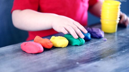 Czy w sklepach można znaleźć fajne pomysły na prezent dla dzieci?