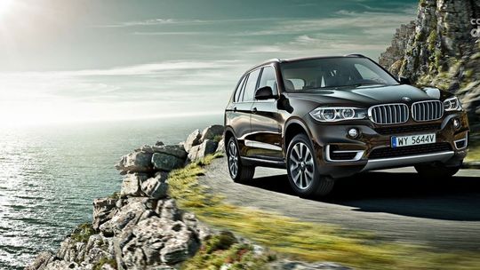 Czy warto inwestować w nowe części do BMW, skoro używane są tańsze?