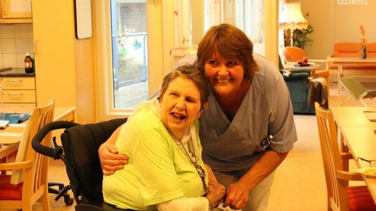 Czy warto pracować jako opiekunka osób starszych?