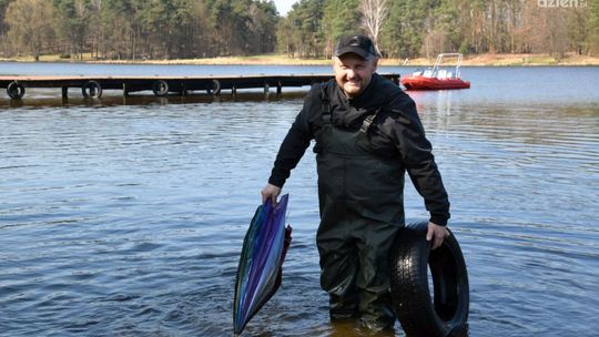 Czystsza woda. Wspólne sprzątanie w Jedlni-Letnisku 