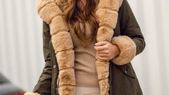 Damska kurtka zimowa z futerkiem - podpowiadamy, jak o nią dbać, żeby służyła na lata