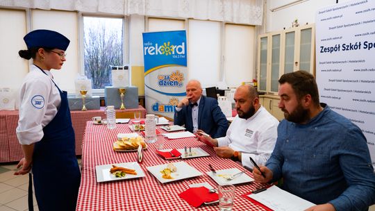 Dania z sekretnych składników w radomskim "Gastronomiku". Jakie potrawy przygotowali uczniowie?