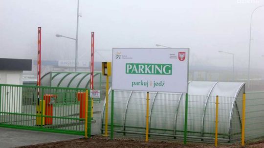 Darmowe parkingi obok stacji