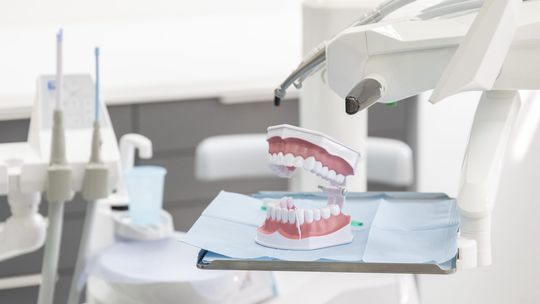 Dentysta za darmo dla dzieci w Radomiu. Otworzono dwa nowe gabinety w szkołach
