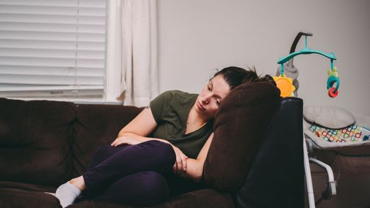 Depresja poporodowa – przyczyny, objawy i metody leczenia