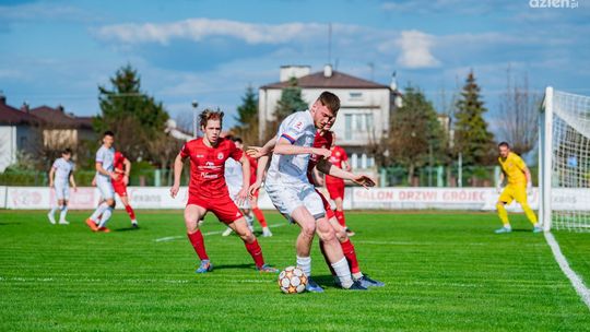 Derby regionu w trzeciej lidze. Pilica podejmie Broń