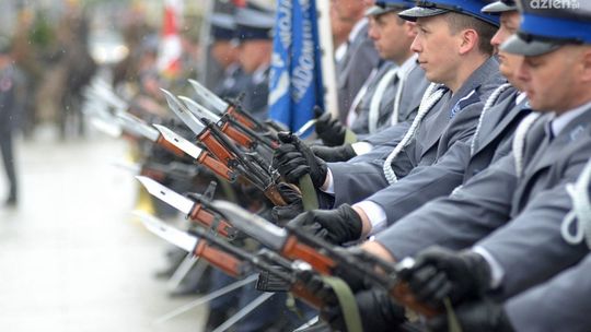 Deszczowe obchody Święta Konstytucji 3 Maja
