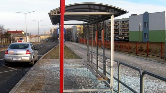 Dewastują przystanki