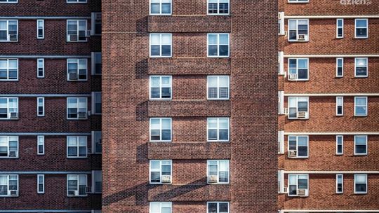 Deweloper opóźnia oddanie mieszkania – jakie są Twoje prawa?