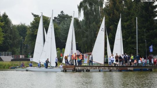 Diecezjalne Regaty Żeglarskie w Jedlni-Letnisku. Rywalizowało 14 załóg