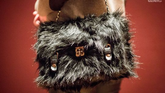 DIY: futrzana torebka