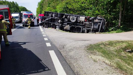 DK12 zablokowana po zderzeniu dwóch pojazdów