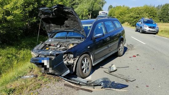 DK48. Kobieta wjechała w służby drogowe