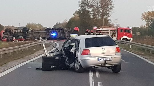 DK9 zablokowana. TIR zderzył się z osobówką