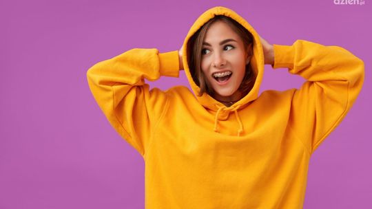 Dlaczego dziewczyny lubią nosić męskie bluzy?