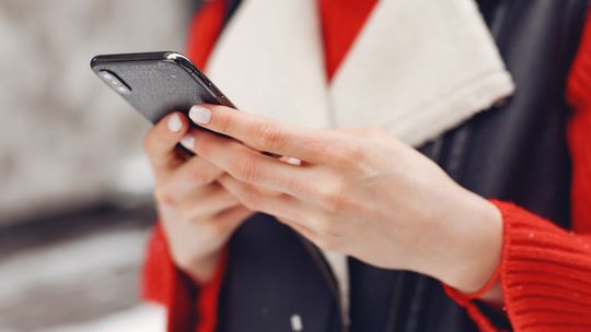 Dlaczego mieszkańcy Radomia coraz częściej rezygnują z kablówki na rzecz Pilot WP w telefonie?