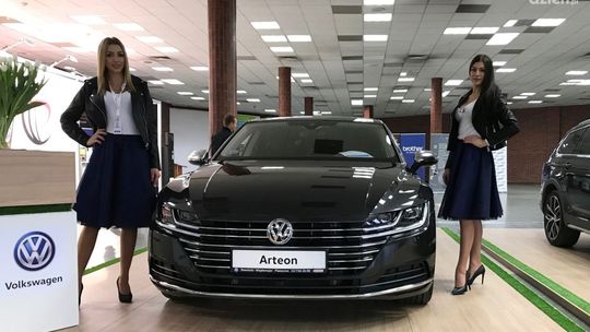 Dlaczego warto współpracować z profesjonalnymi modelami i hostessami?