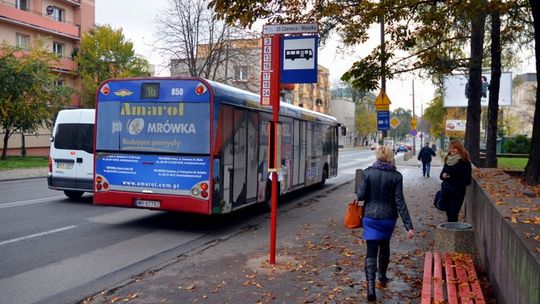 Dłuższa droga z przystanku do szkoły
