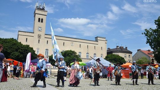 Dni Radomia: weekend koncertów i rycerzy. I zwiedzanie lotniska
