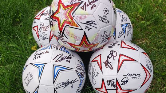 Do wygrania piłki z podpisami piłkarzy Radomiaka Radom 