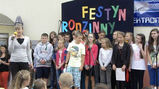 Dobra zabawa podczas festynu rodzinnego w Natolinie