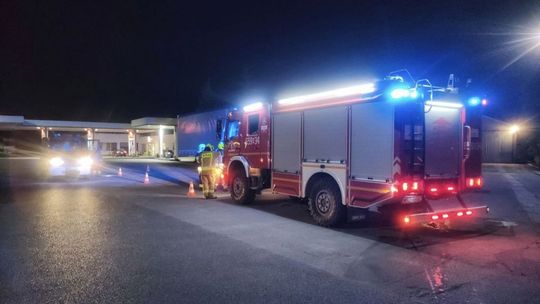 Dobrut. Wyciek oleju na stacji paliw