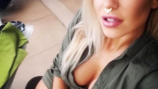 Doda charytatywnie zrobi... samochód z kotem Cheshire?