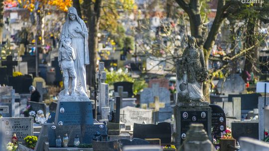 Dodatkowe autobusy do cmentarzy